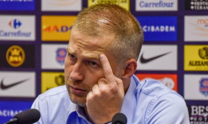 Cea mai bună apărare este atacul de panică