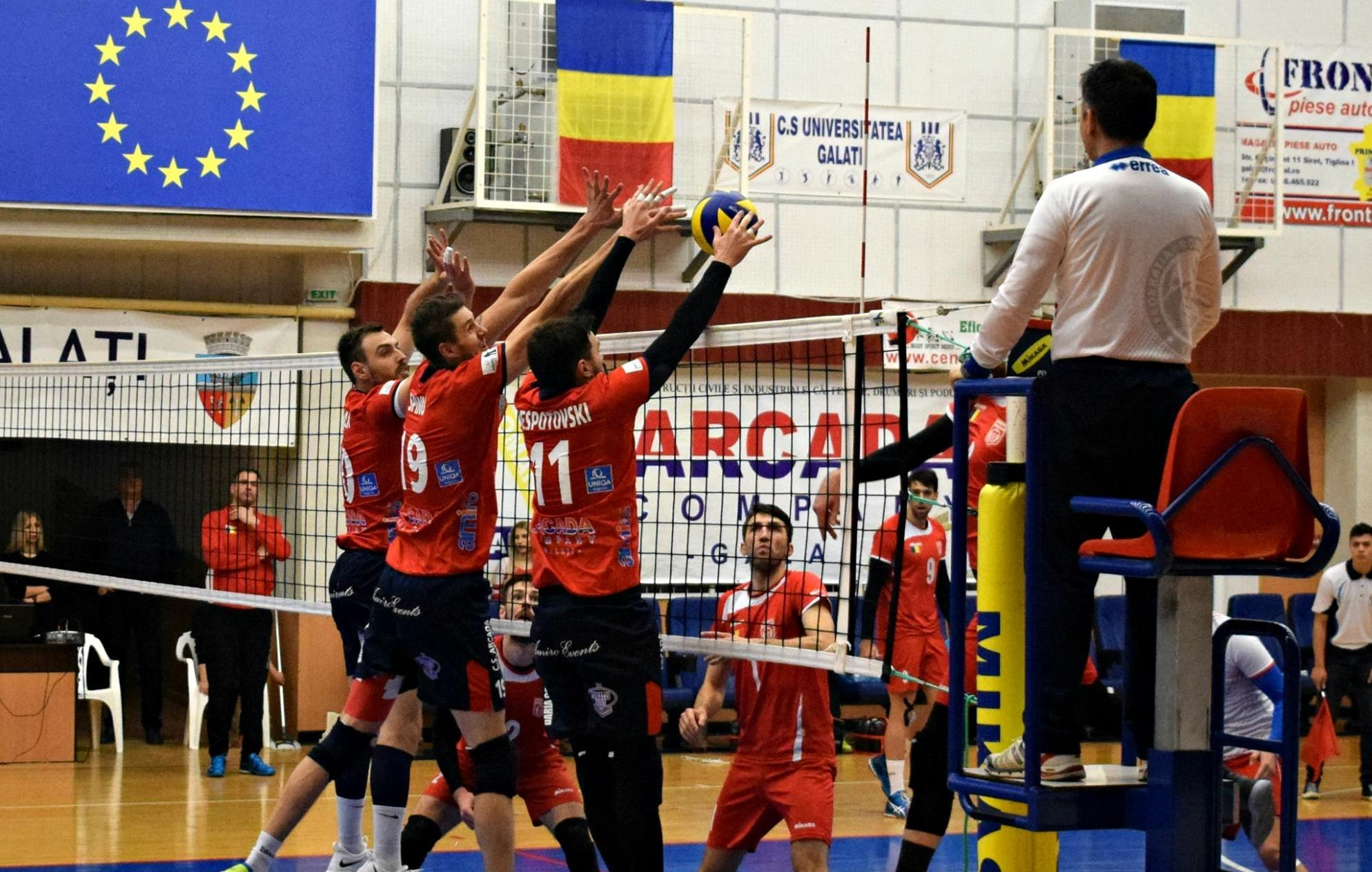 VOLEI MASCULIN | Start cu mari emoţii, în play-off. Arcada supravieţuieşte de la 0-2