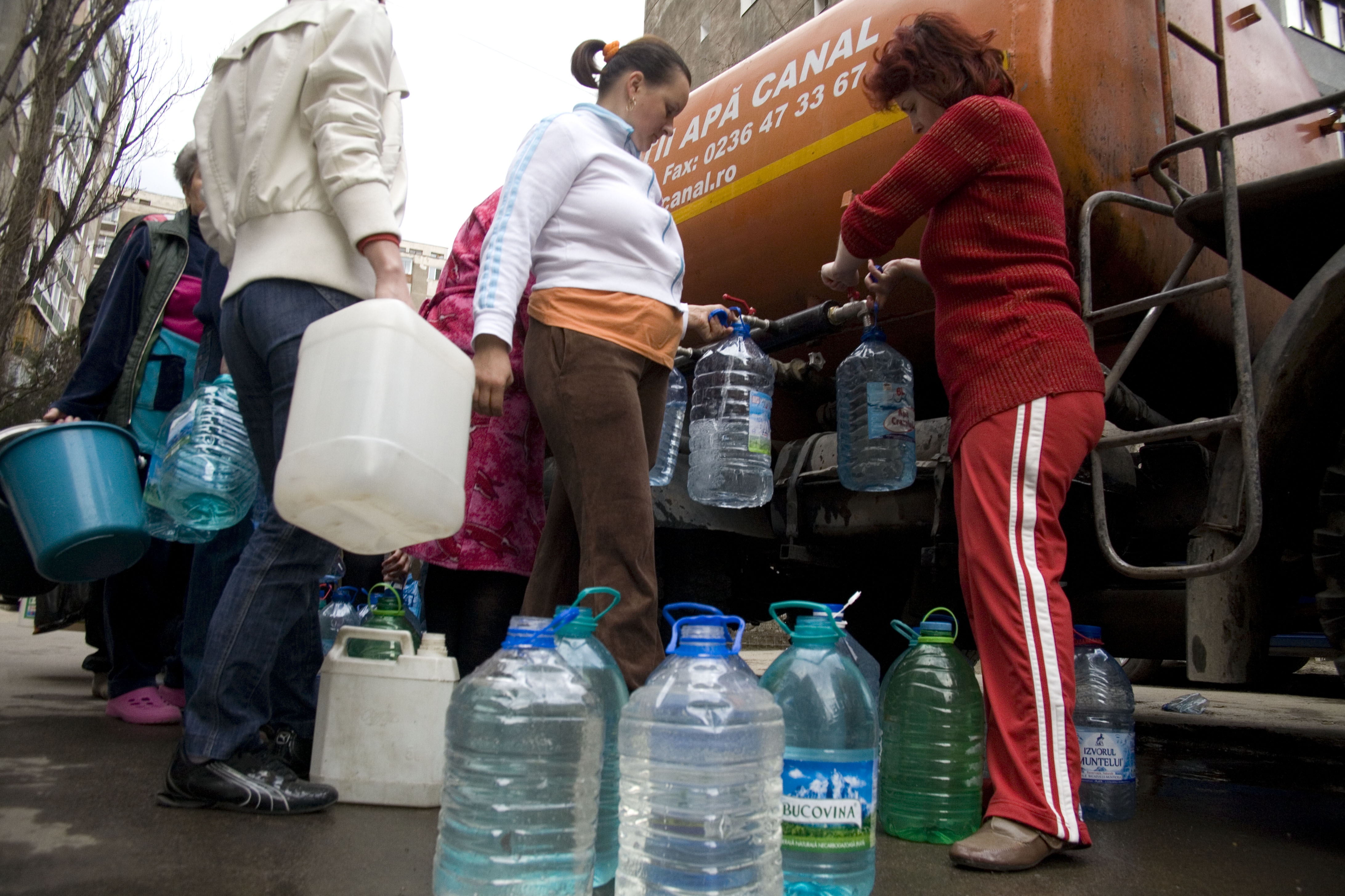 MII de gălăţeni, DATORNICI şi BUN-PLATNICI deopotrivă, FĂRĂ APĂ RECE/ Lista asociaţiilor lăsate pe uscat