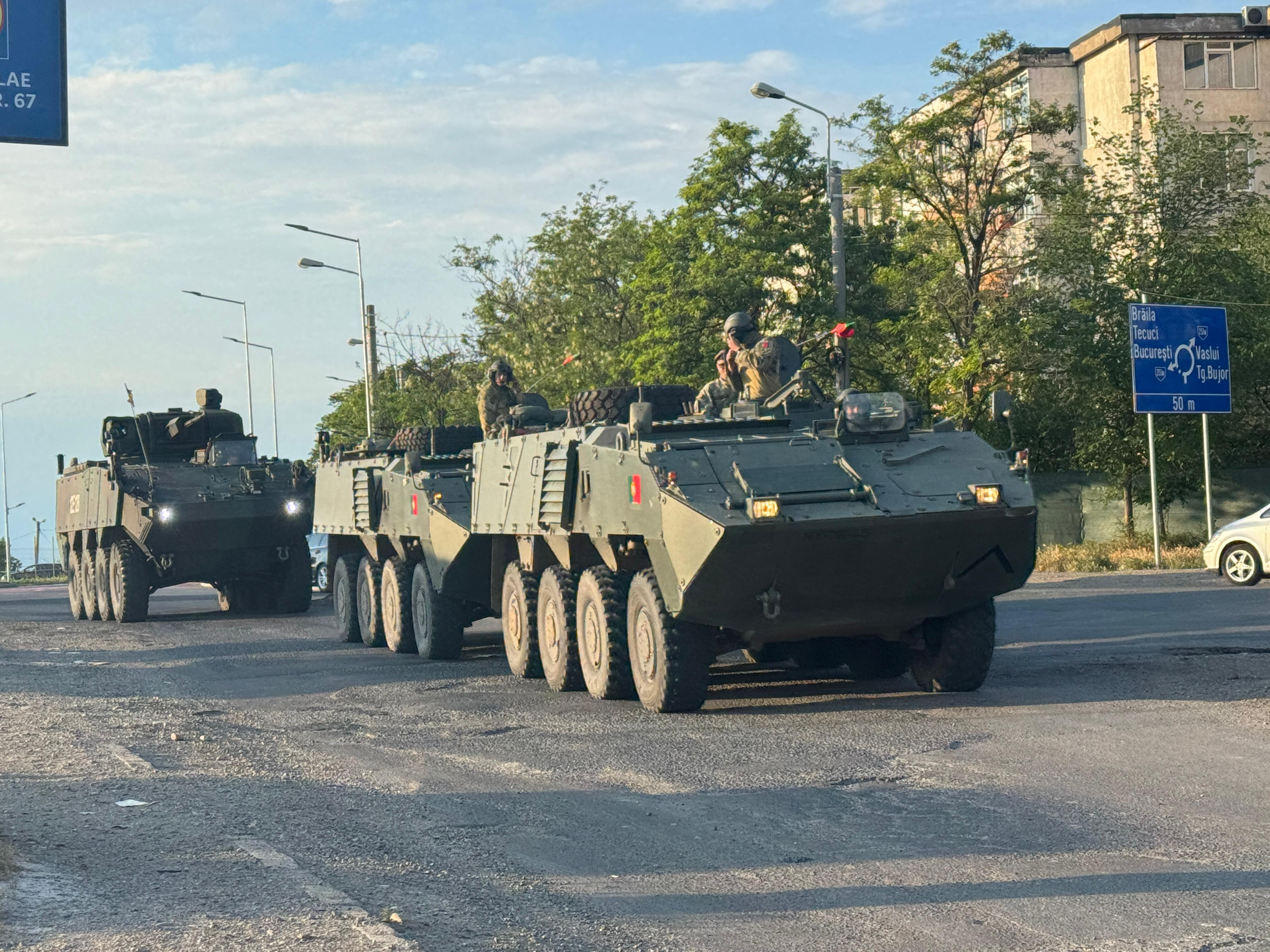 Deplasări de coloane militare spre poligonul de la Smârdan