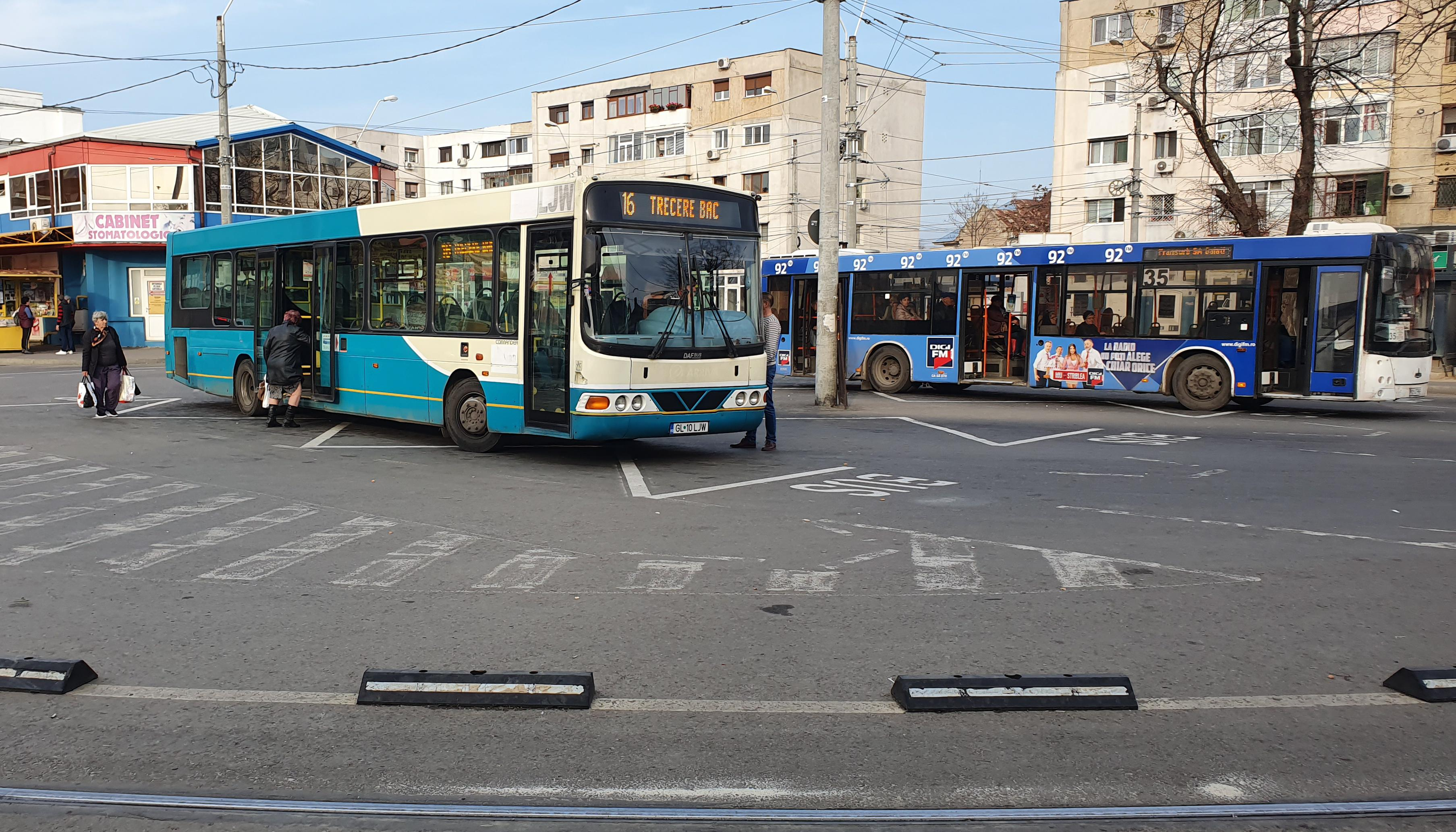 Un traseu nou înfiinţat şi multe rute modificate. Aleşii decid pe unde vor circula noile minibuze