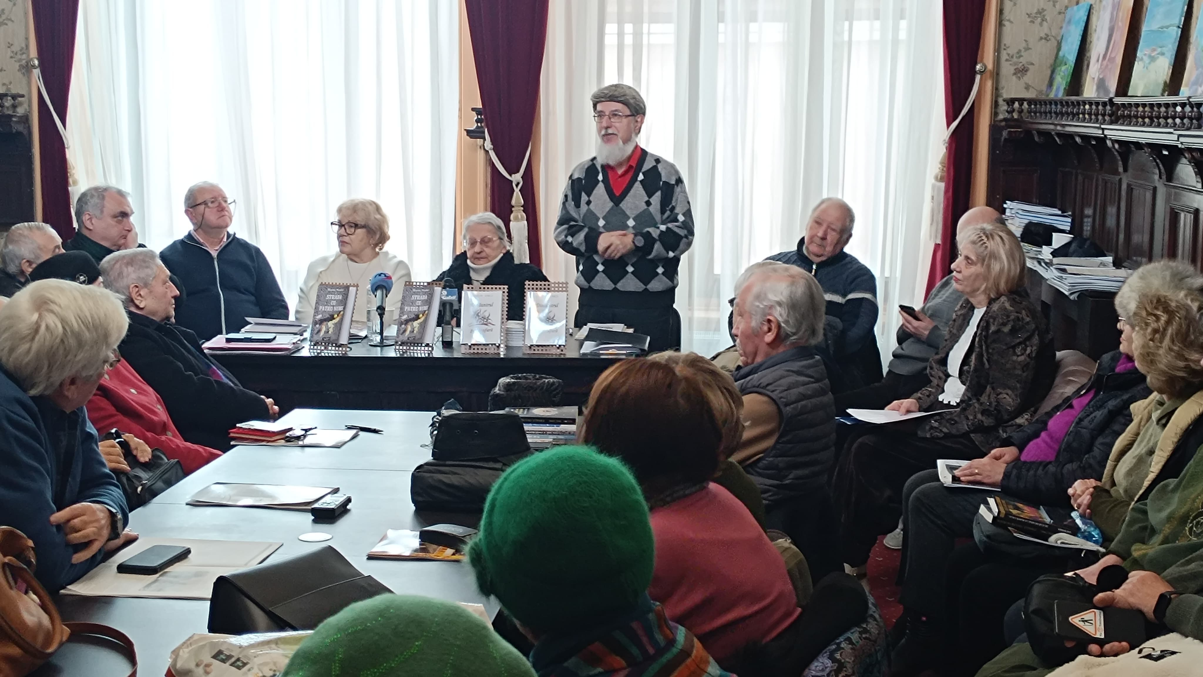 Katia Nanu şi Cătălin Enică, lansări la Salonul cultural "Armonii de toamnă"