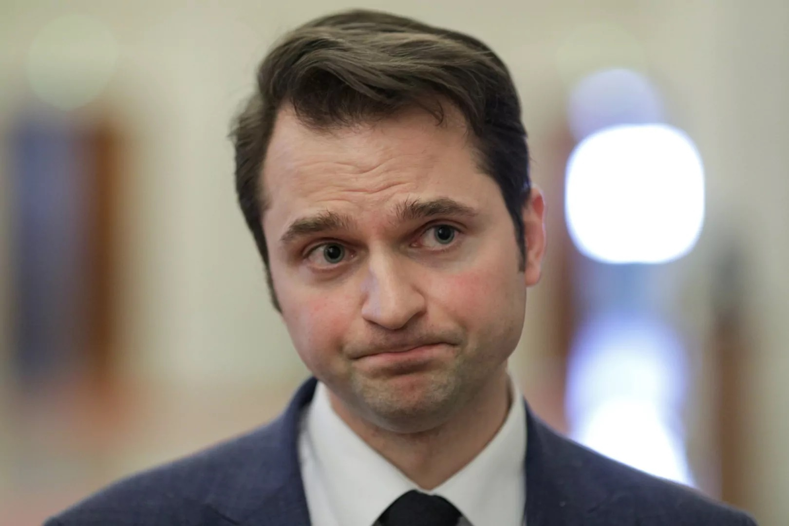 Ultimul care pleacă din Guvern aprinde lumina