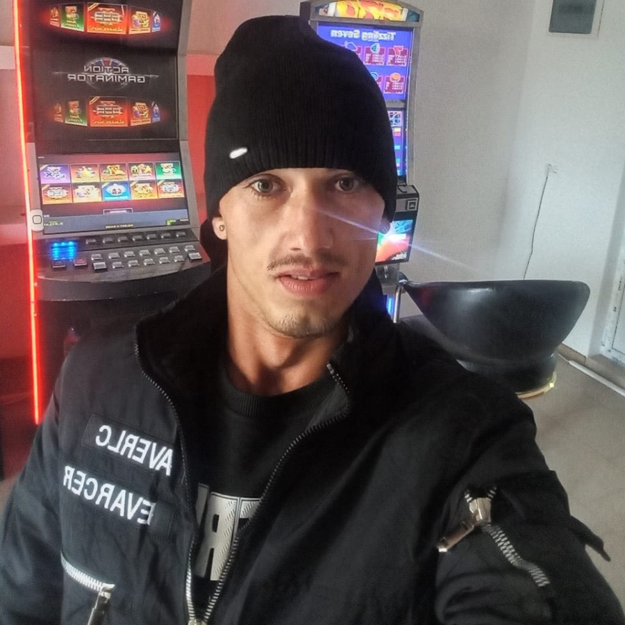 A ucis pentru un bidon de motorină și banii de înmormântare