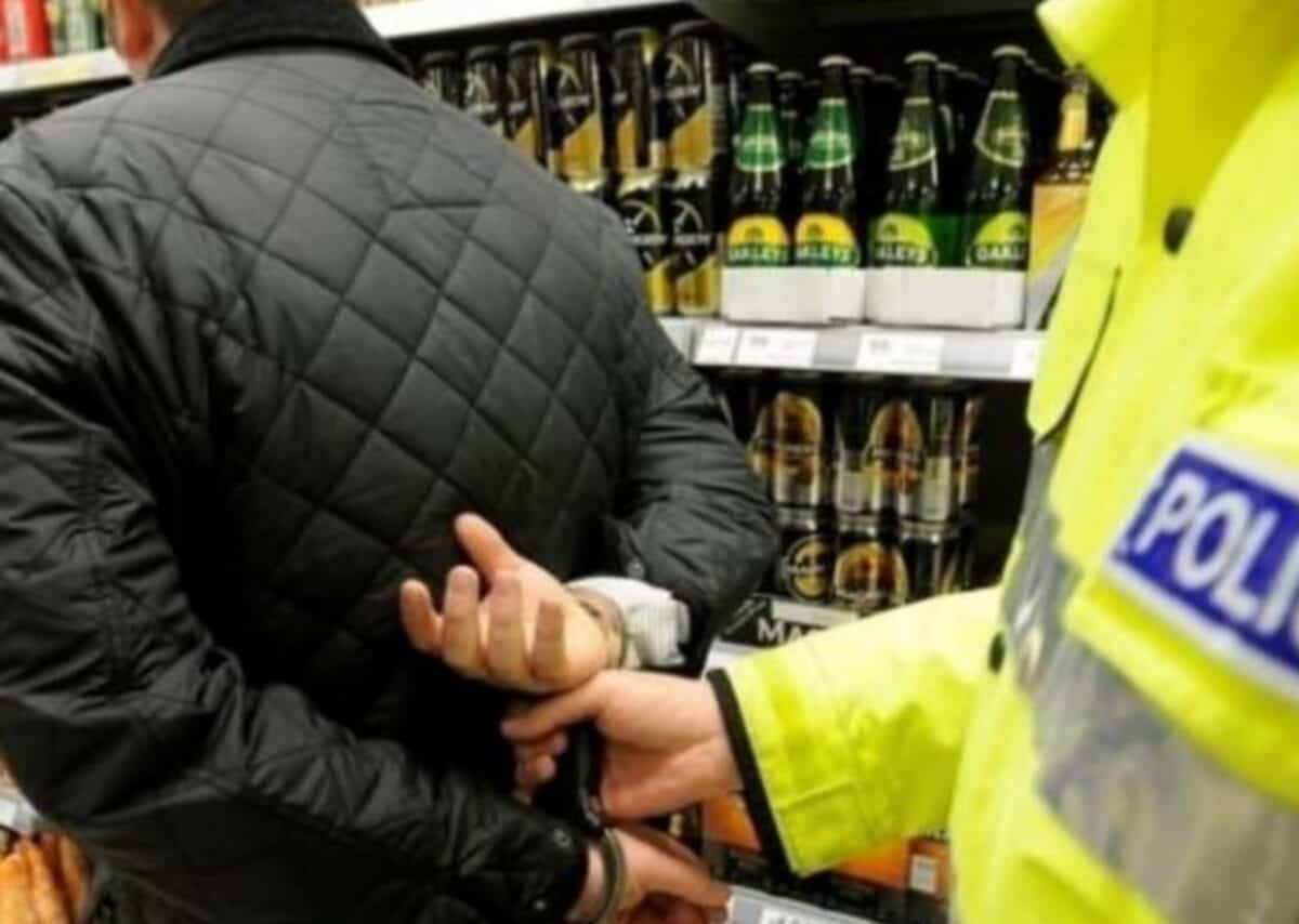 Magazin sătesc, spart pentru țigări