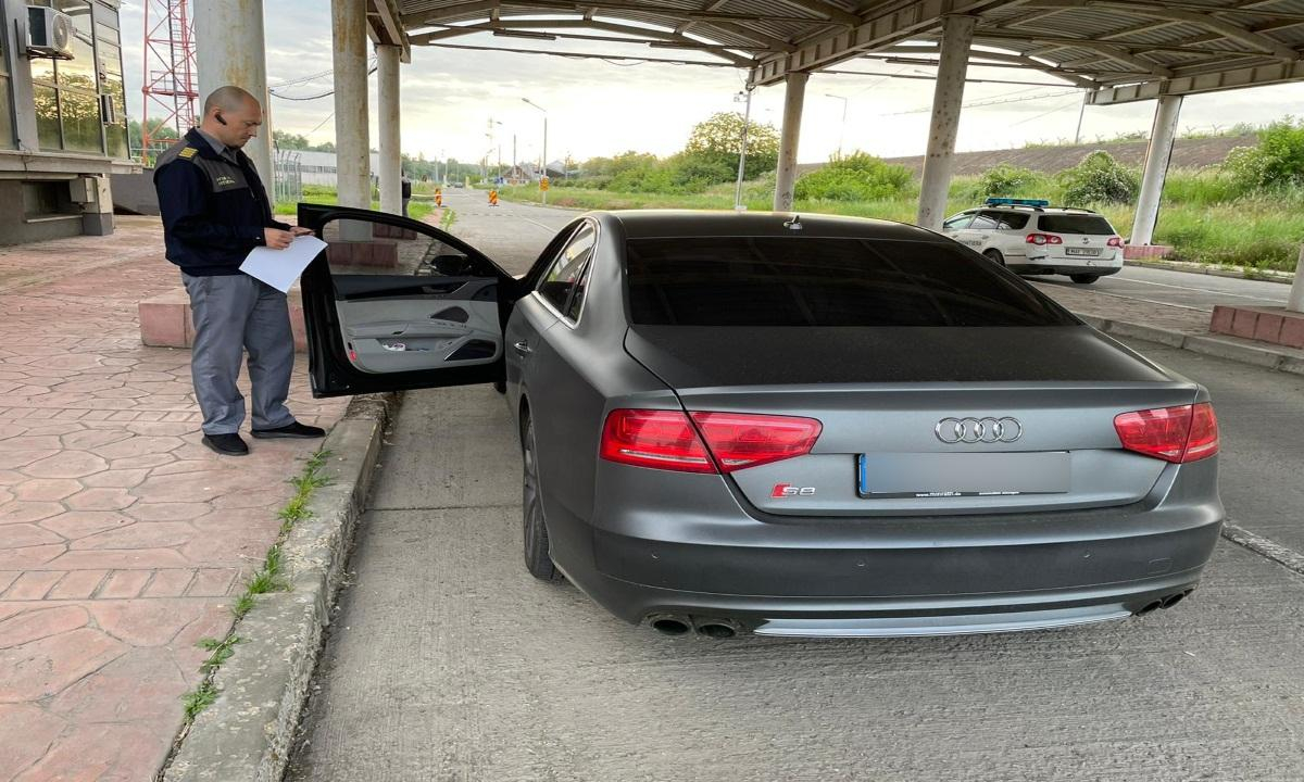 Autoturism furat, depistat la vamă