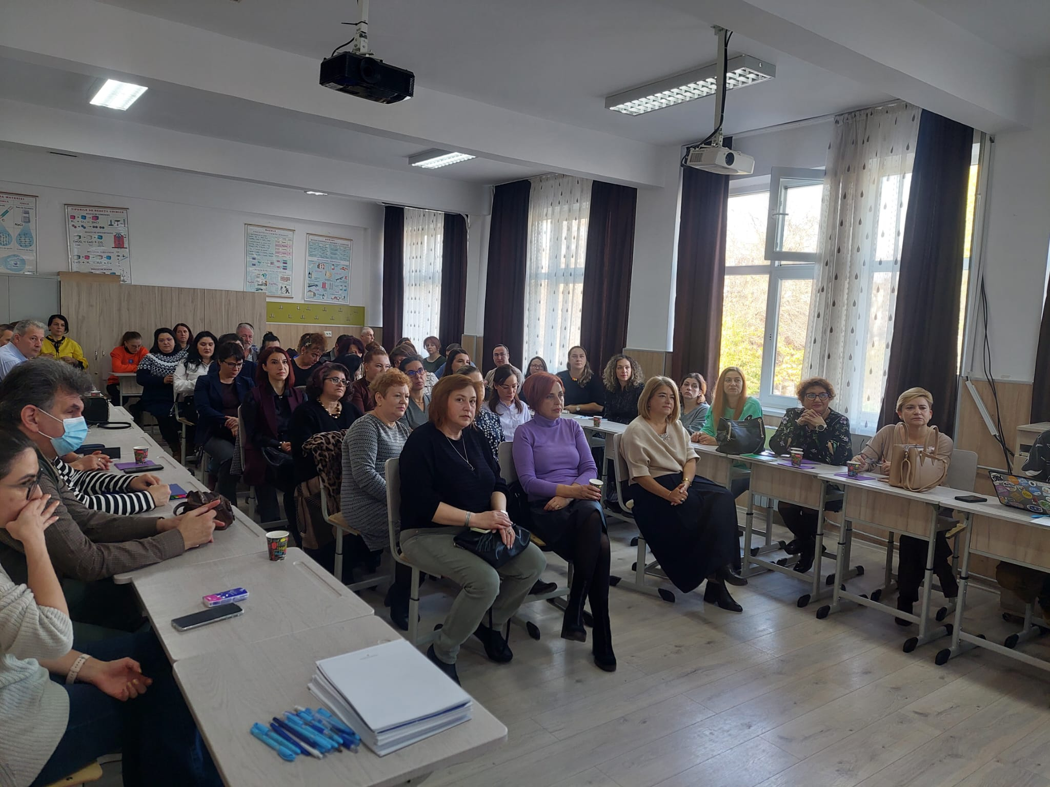 La Şcoala Gimnazială Nr. 7, profesorii au învăţat să facă educaţie pentru democraţie