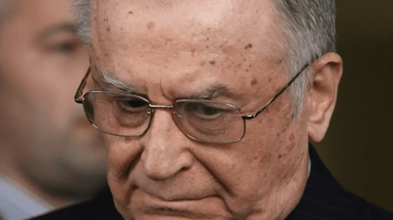 Ion Iliescu, internat la ATI, cu o stare generală alterată