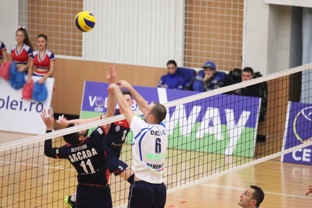 VOLEI/ Arcada, succes de trei puncte sub Pietricica