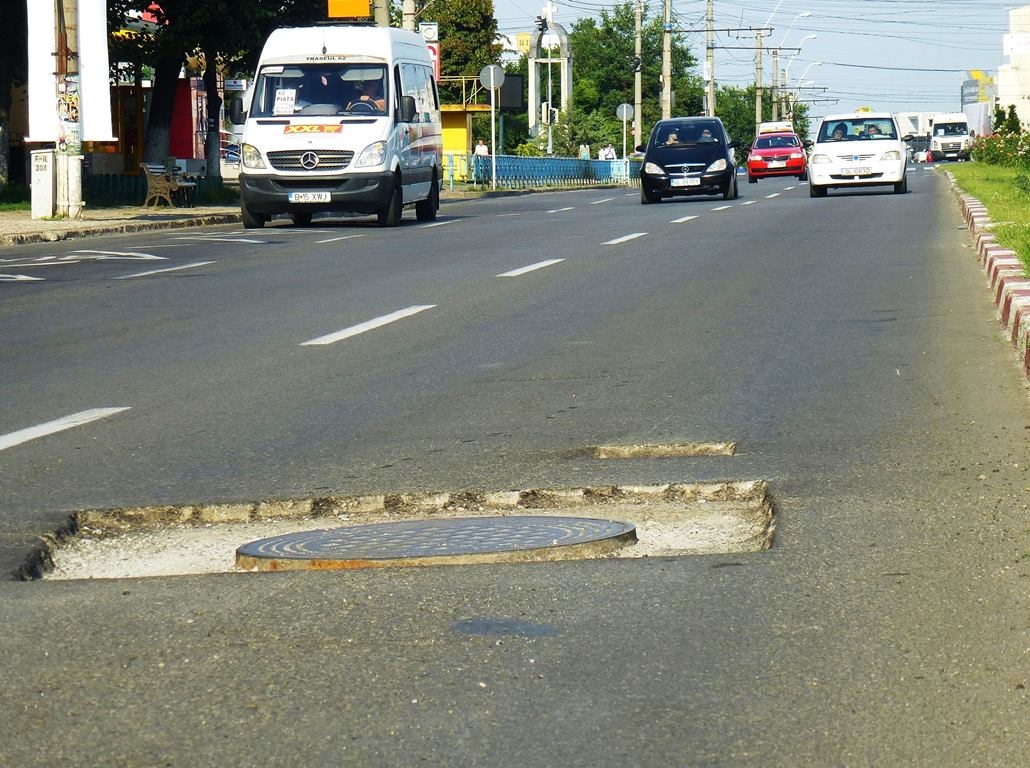 ATENŢIE, ŞOFERI! Verde la pericol de accidente pe Brăilei (VIDEO)