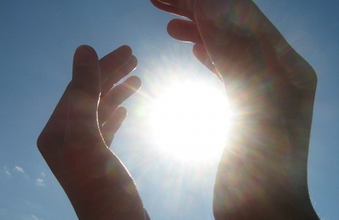 Nu staţi la soare, la orele prânzului! Indice ridicat de radiaţii ultraviolete