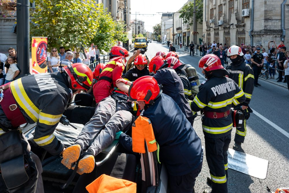 Explozie urmată de incendiu, pe strada Domnească. Exerciţiu tactic în cadrul EMERGal