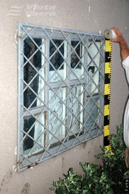 Adolescent electrocutat chiar de ziua lui, de fereastra electrificată a unui magazin 