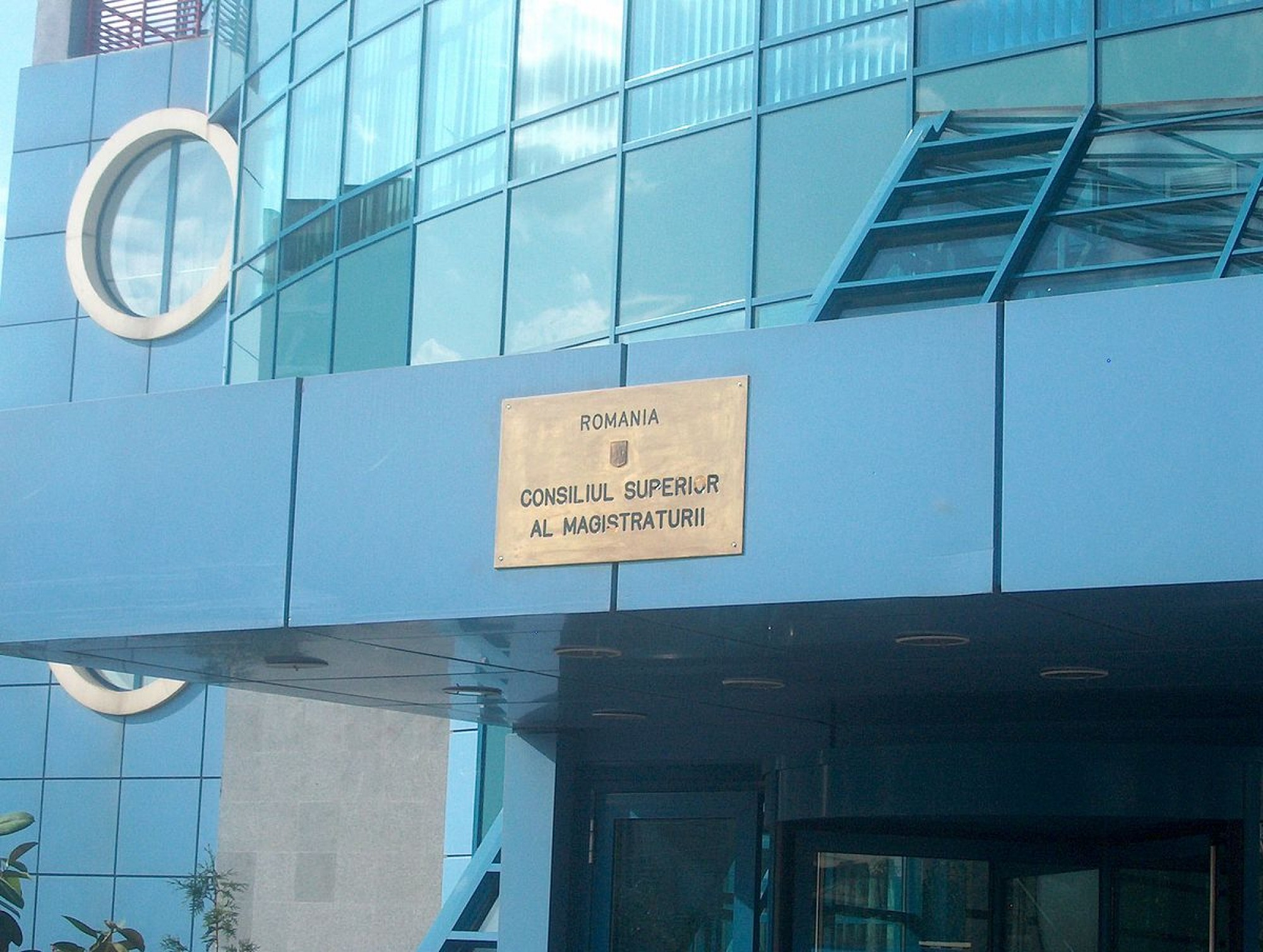 CSM cere deblocarea a 50 de decrete nesemnate de președinte