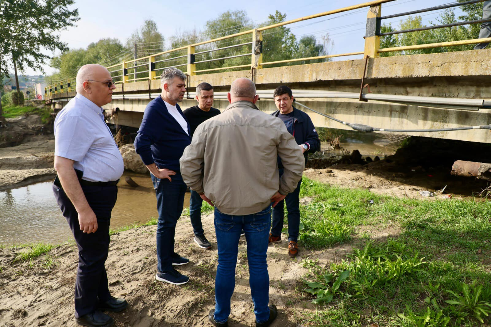 Premierul a revenit în localitățile gălățene afectate de inundații