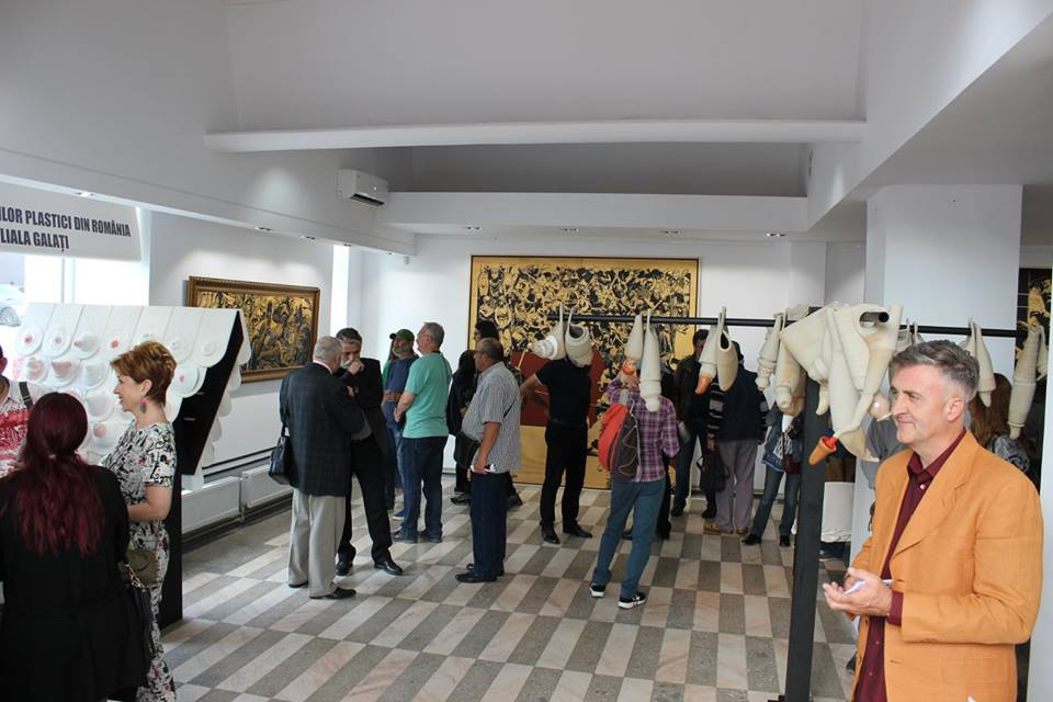 Zuzu Caratănase şi Ovidiu Ionescu şi-au serbat ziua la vernisaj