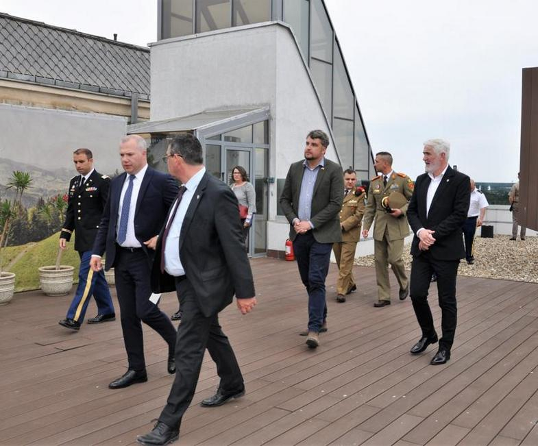 Ambasadorii armatei SUA, de la Primărie, la Teatrul Naţional de Operă şi Operetă „Nae Leonard” (FOTO și VIDEO)