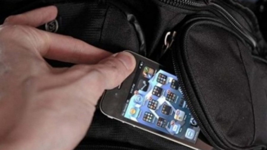 După un furt a trecut la tâlhărie. Tânăr gălăţean „pasionat” de telefoane mobile