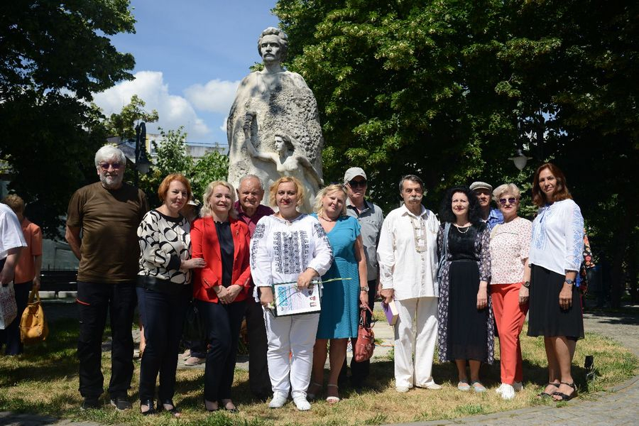 Zeci de gălăţeni l-au comemorat pe Mihai Eminescu