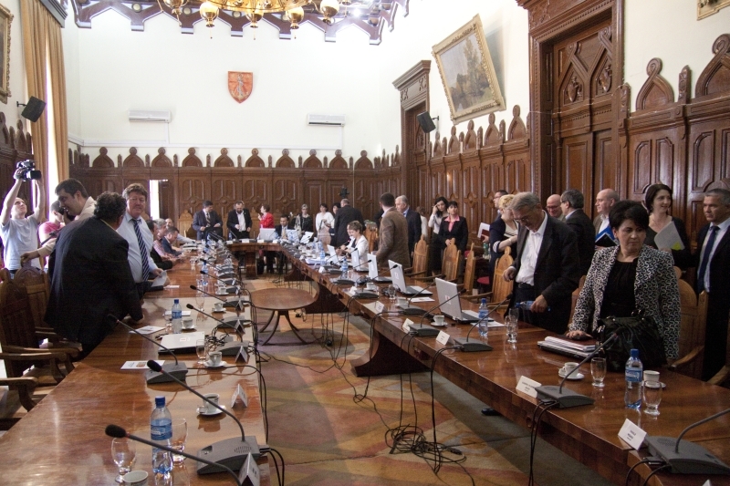 Şedinţă la CJ: Proiectele importante, retrase din start