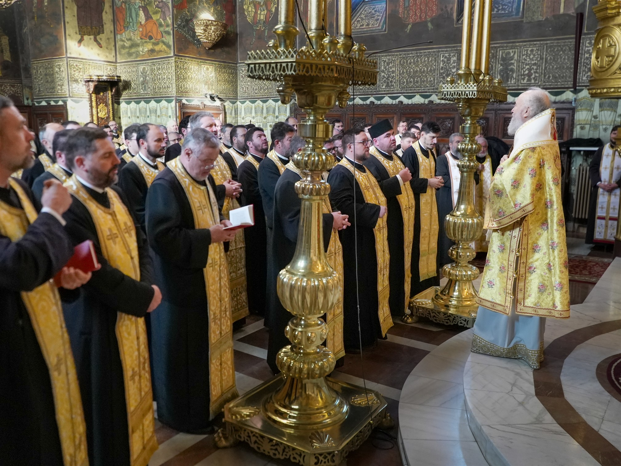 350 de preoţi, ieri la Catedrala Arhiepiscopală
