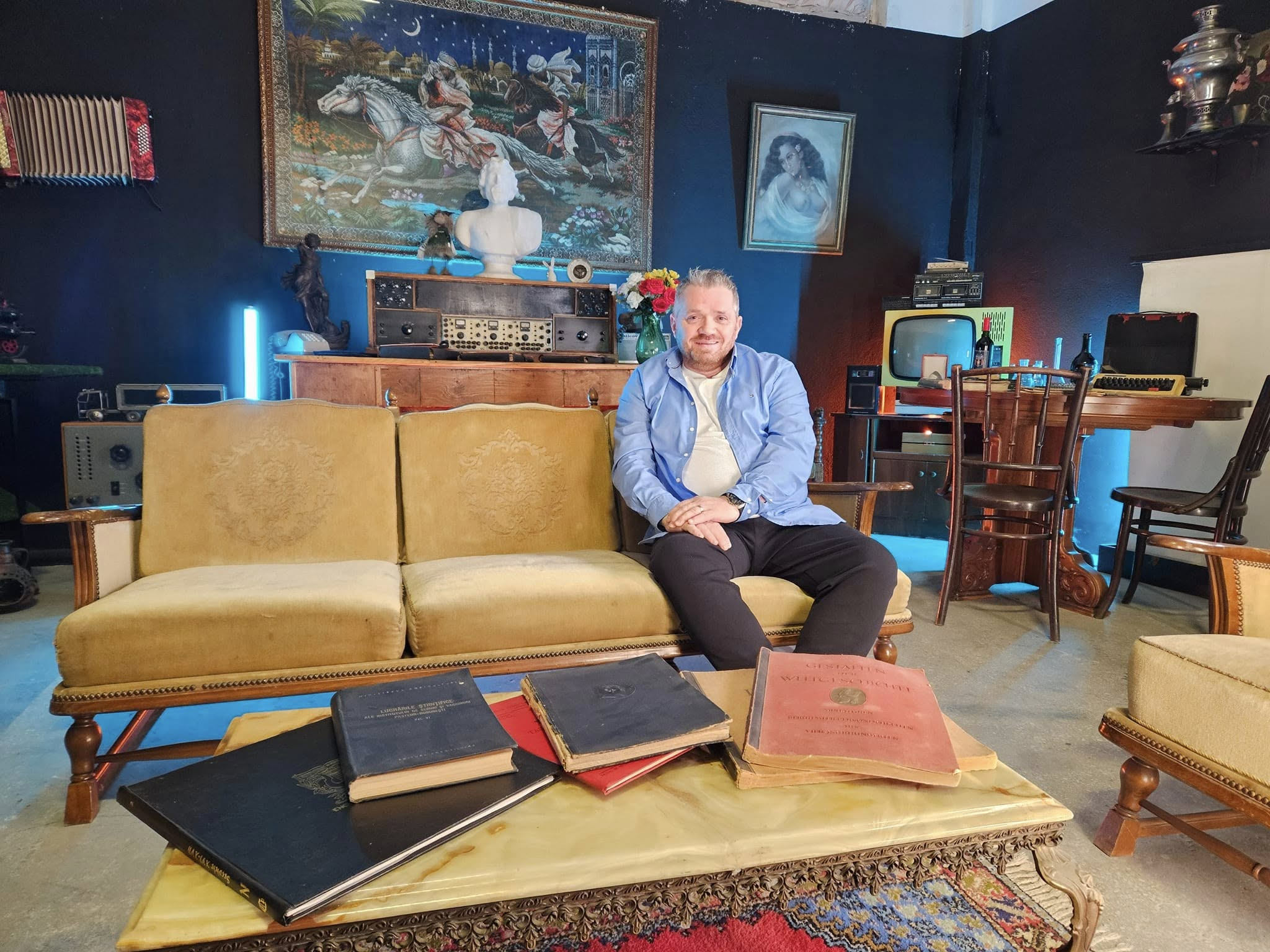 Vânătorii de comori printre „relicvele” vremurilor tovărășești