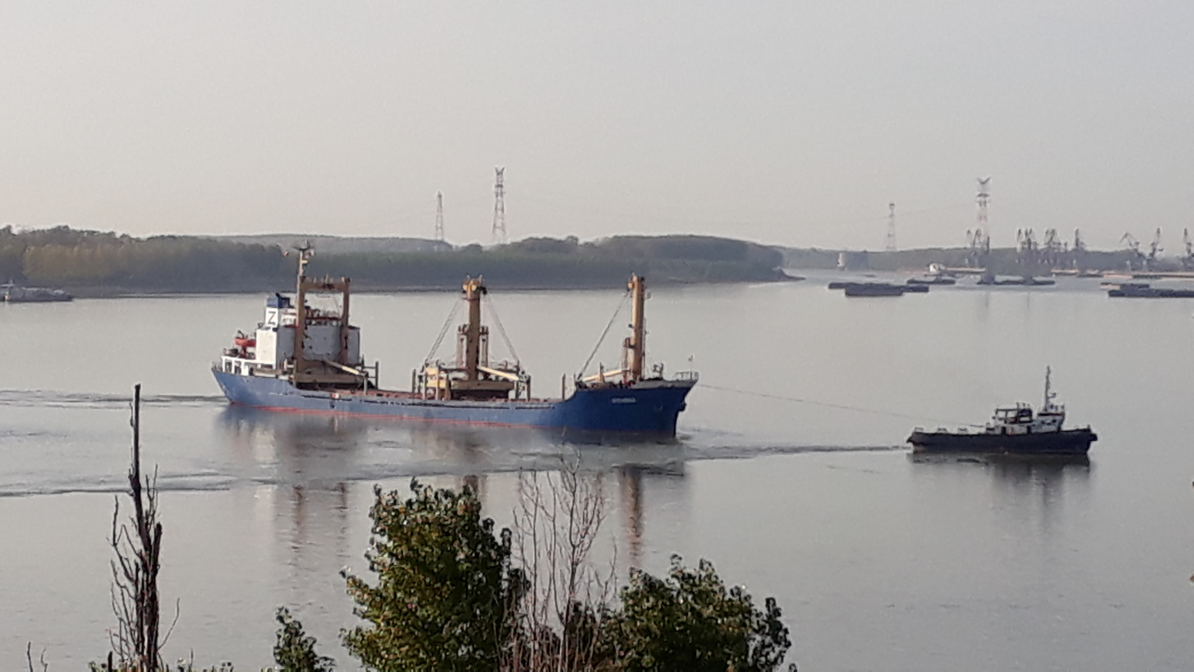 Incident de navigaţie, în apropiere de insula de nisip. O navă maritimă a eşuat în mijlocul Dunării