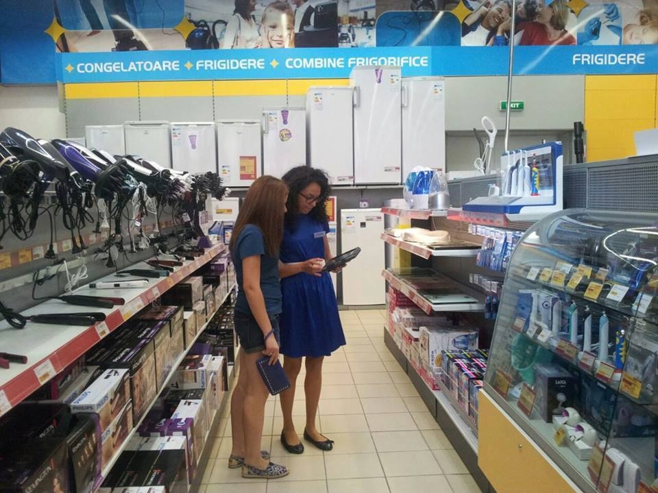 TINERII ȘI ORAȘUL | Cum câştigăm bani şi experienţă. Promoterul - primul pas în câmpul muncii pentru studenţi