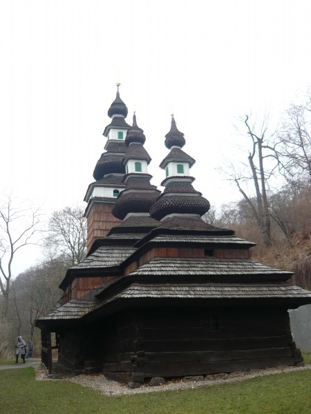 Biserica ”Sf. Arh. Mihail şi Sf. Voievod Ştefan” din Praga/ Far luminos pentru românii din Cehia