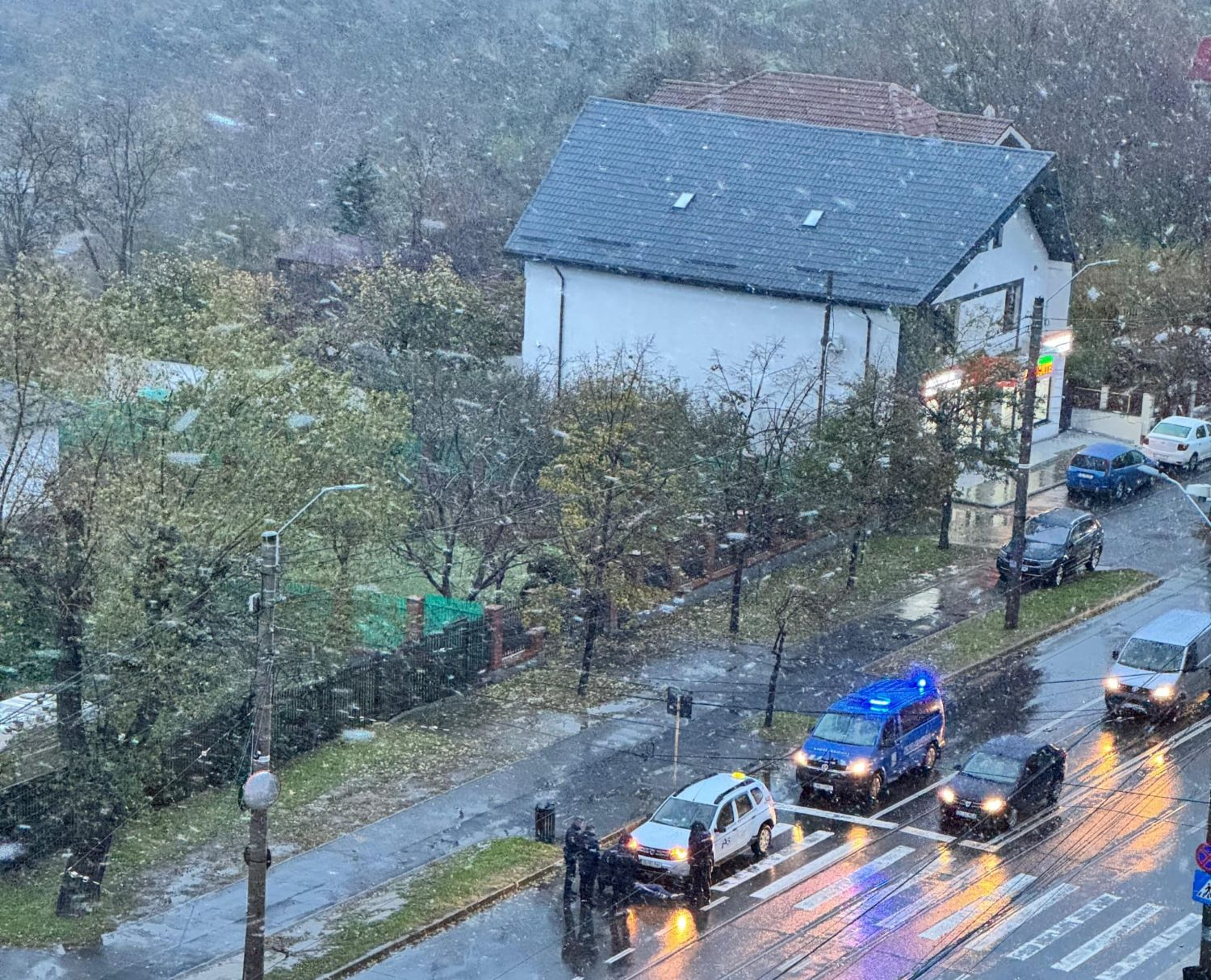 Bărbat lovit de un taxi pe trecerea de pietoni