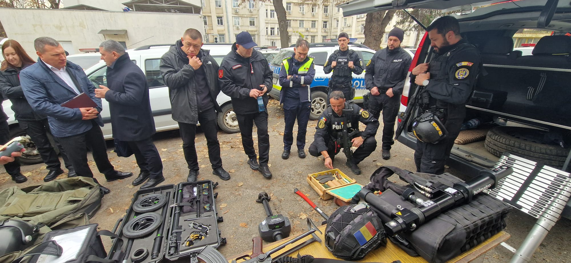 Jandarmii din două țări învață la Galați să țină piept mulțimilor