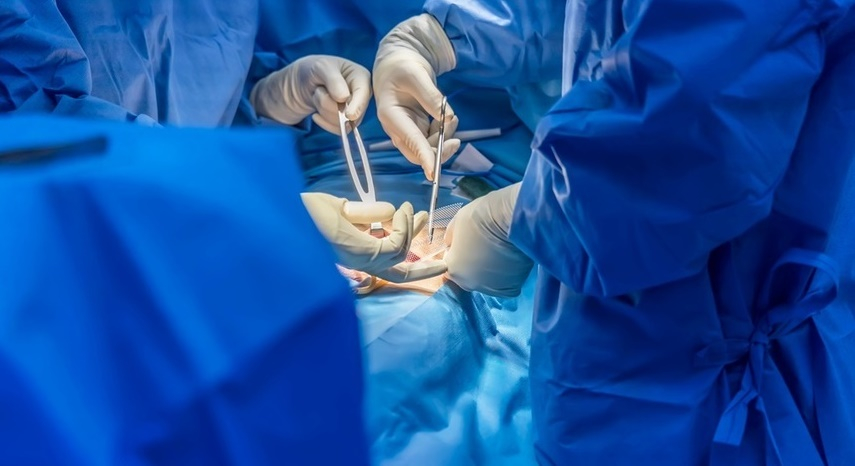 Gălăţean vindecat de cancer cu ajutorul unui robot. Operaţie complexă