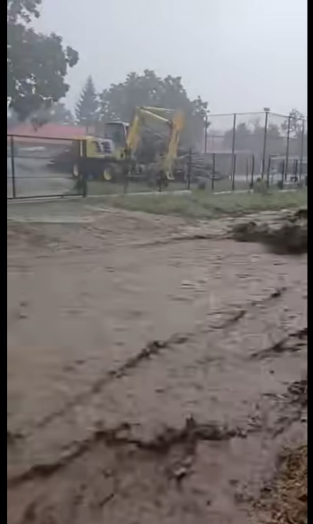 Vine valul doi. Potopul lovește din nou în județ. Alertă pe Prut și Siret (VIDEO)