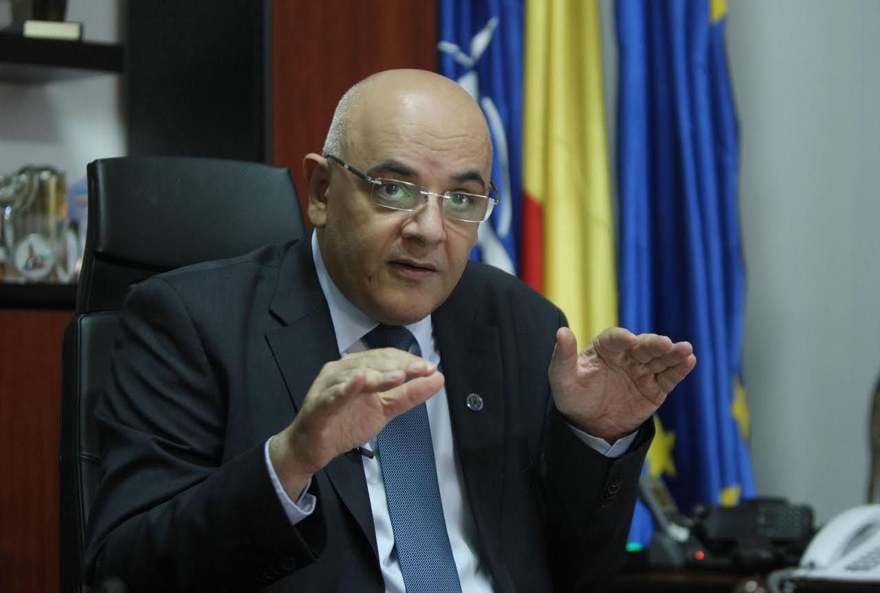 Interdicţie pentru medici de a lucra simultan la stat şi în privat