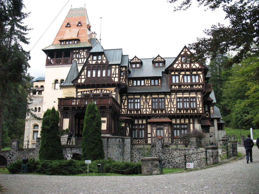 Proiect unic, comandat de Carol I: Cum a fost construit şi decorat castelul Pelişor