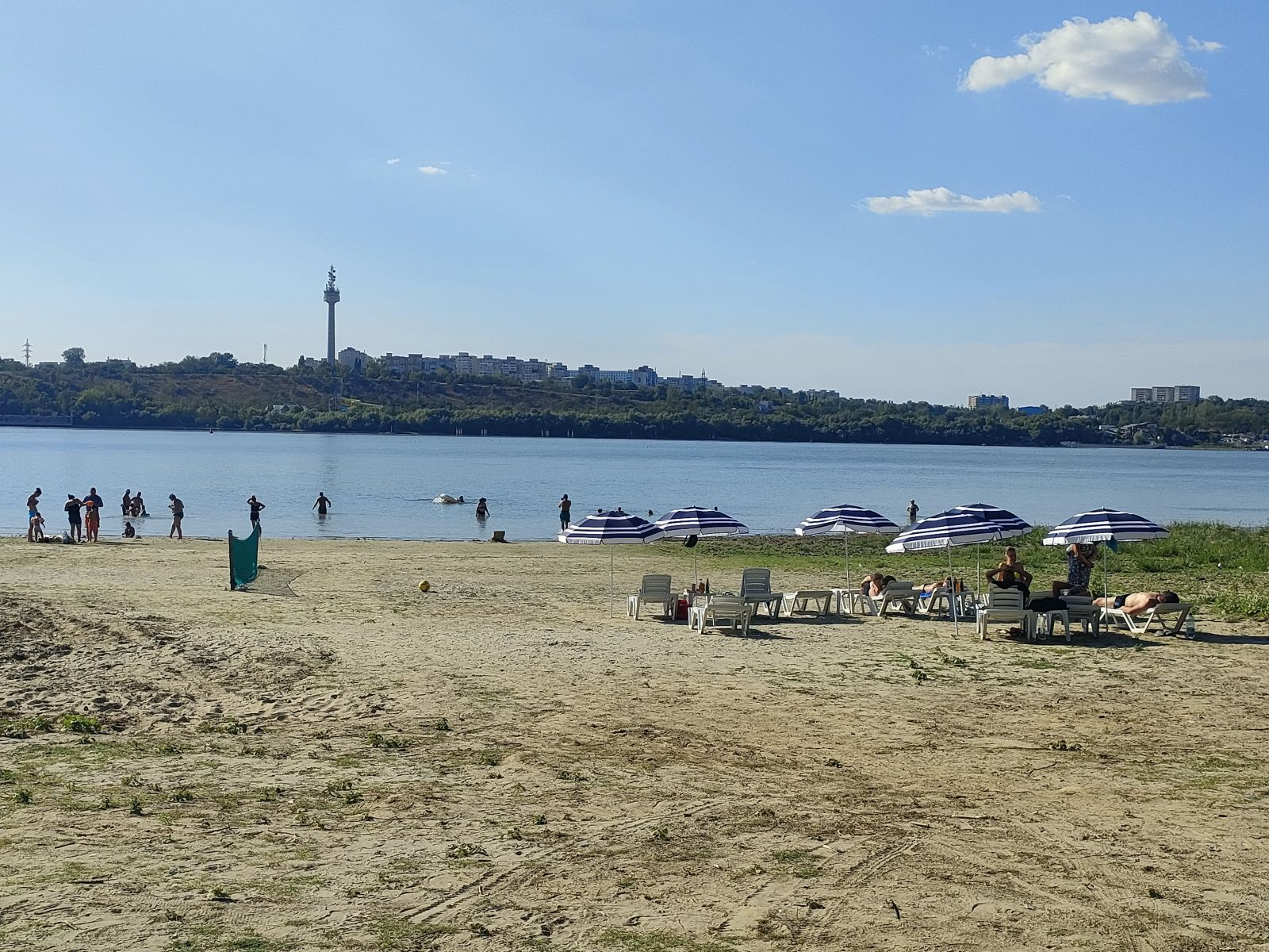 A reînviat „Cocuţa”. Plajă privată pe malul tulcean al Dunării