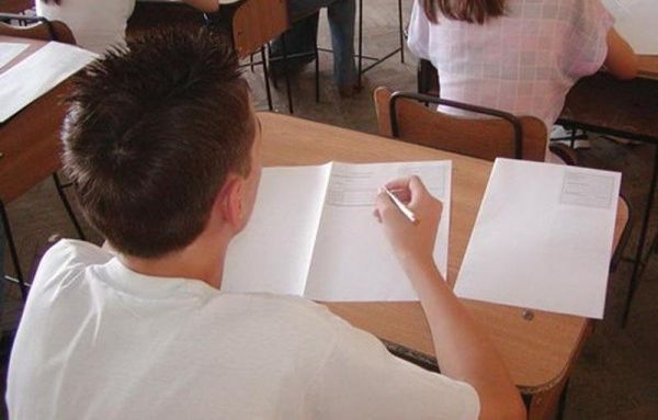 Vezi câte medii de unu s-au luat la evaluarea naţională