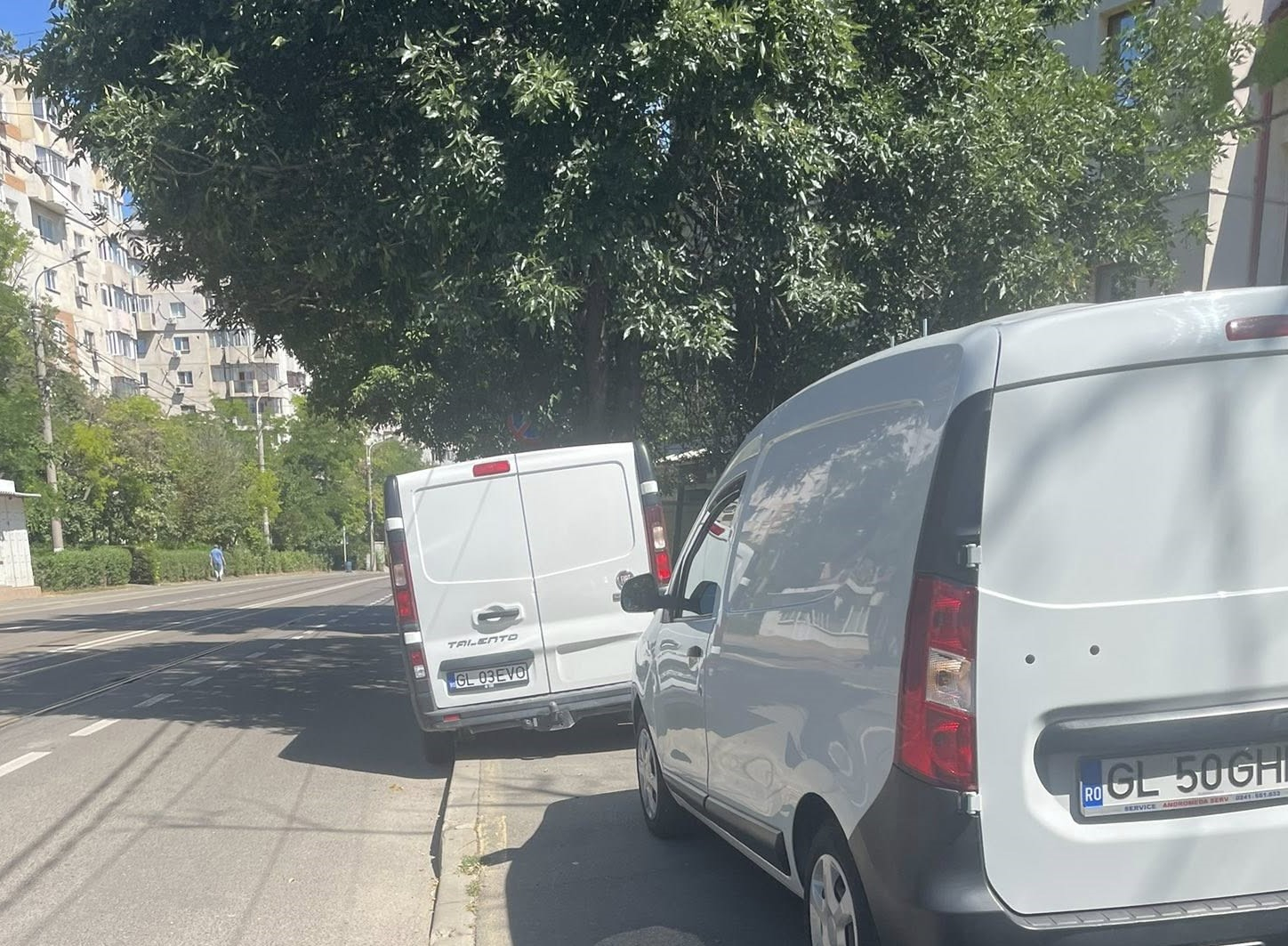 Poza zilei: Uite trotuarul, nu e trotuarul