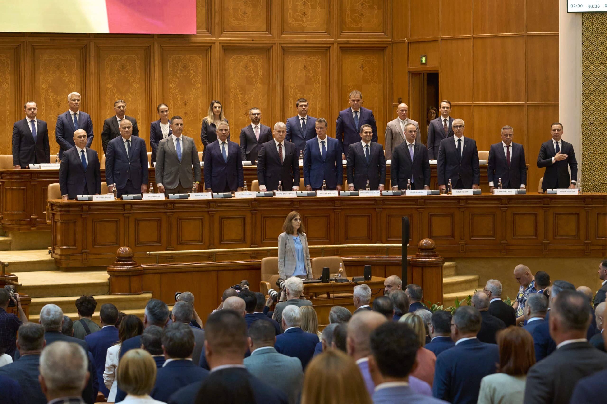 Acord pentru reduceri de personal în administrația publică