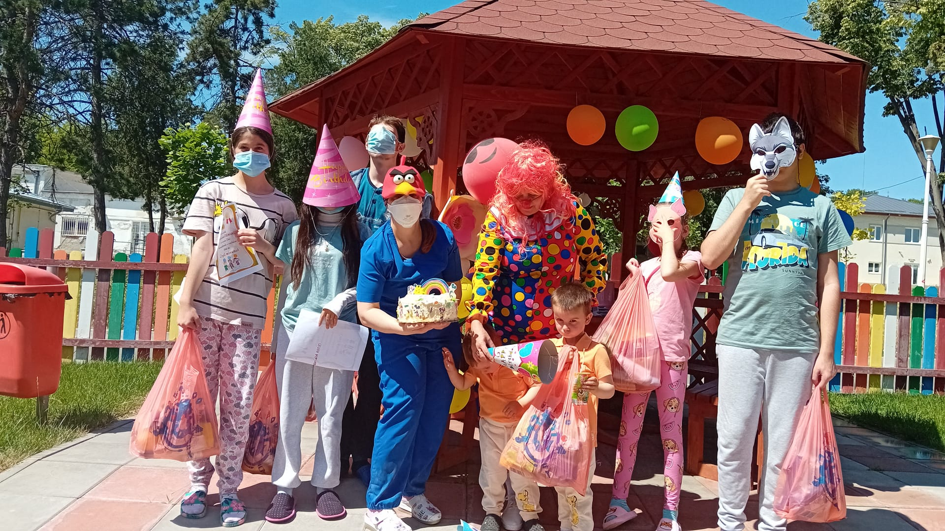 1 Iunie cu tort și clovni, pentru copiii de la Spitalul de Pneumoftiziologie