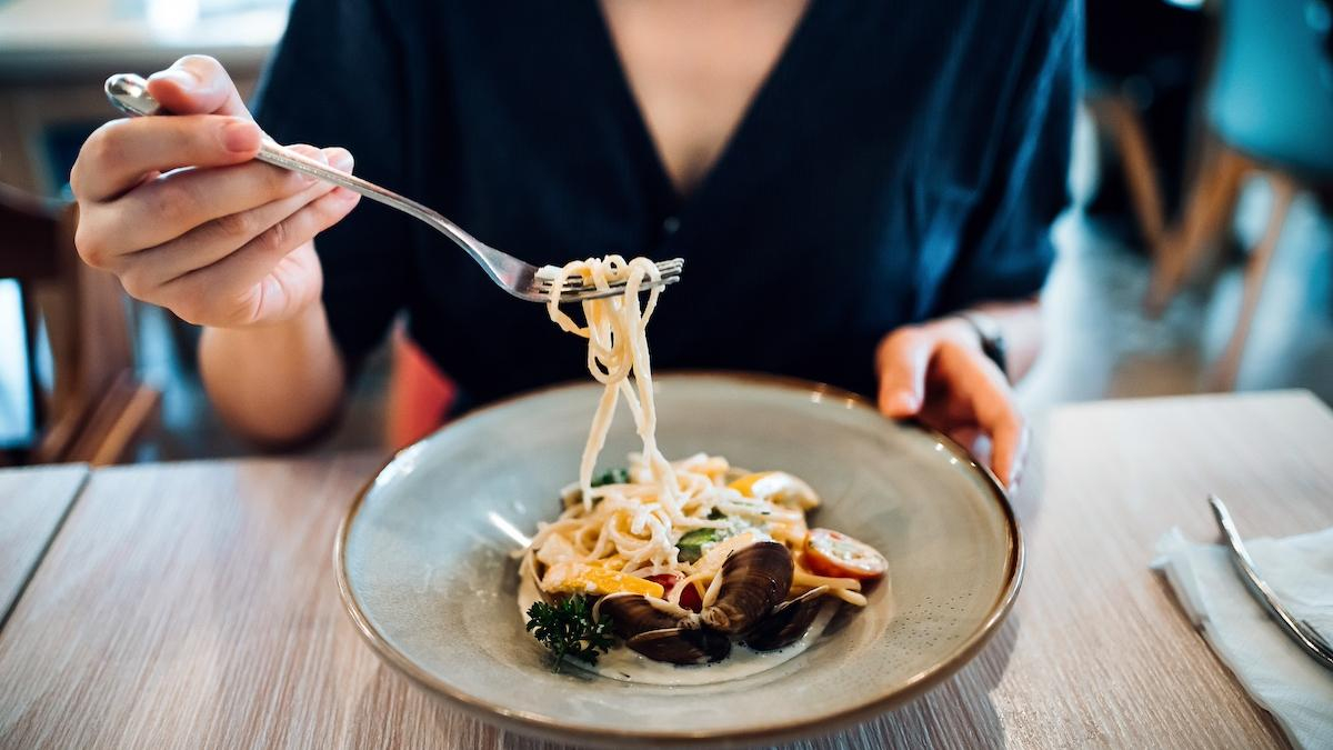 Veseli și longevivi, cu mâncare mai puțină!