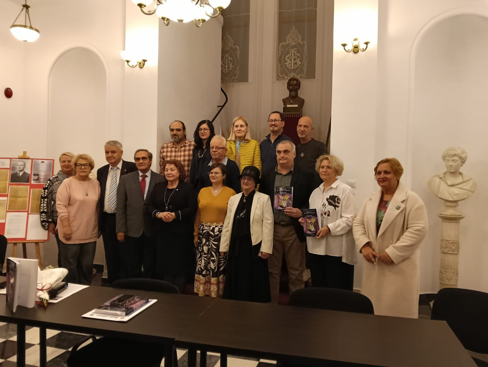 Ambasadorul Albaniei, alături de scriitorii gălăţeni. Vizită la Universitate, Primărie şi Consiliul Judeţean (GALERIE FOTO)