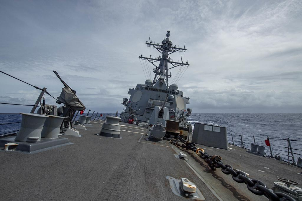 Distrugător american, în Strâmtoarea Taiwan