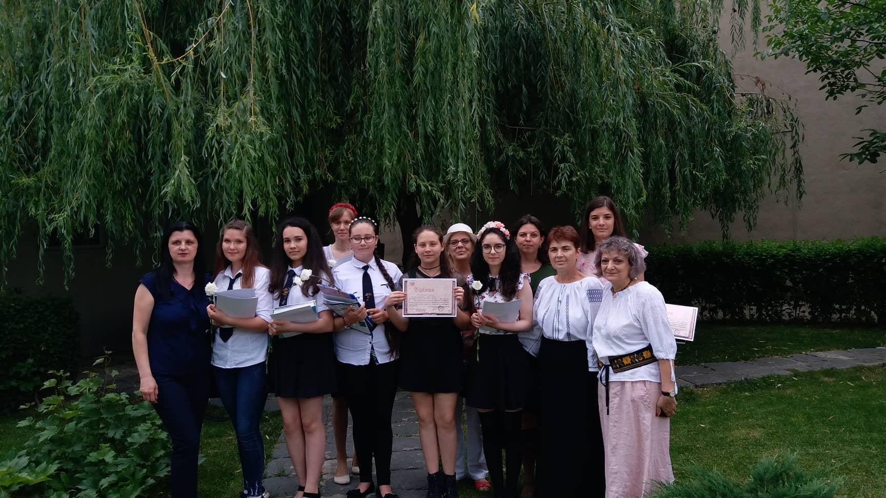 Câștigătoarele ediției a III-a a concursului de eseuri pentru elevi