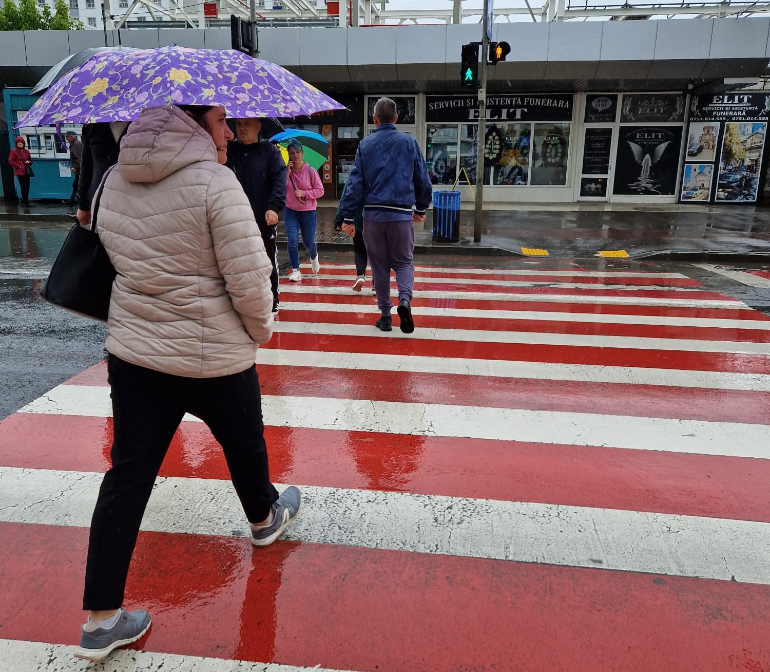 Ploaia continuă pe tot parcursul zilei