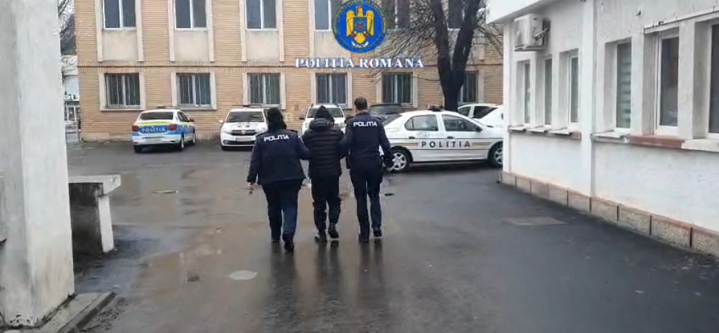 Spărgător de mașini, reținut după patru luni