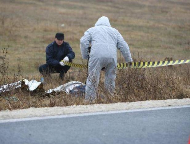 A adormit pe câmp şi l-a călcat maşina!