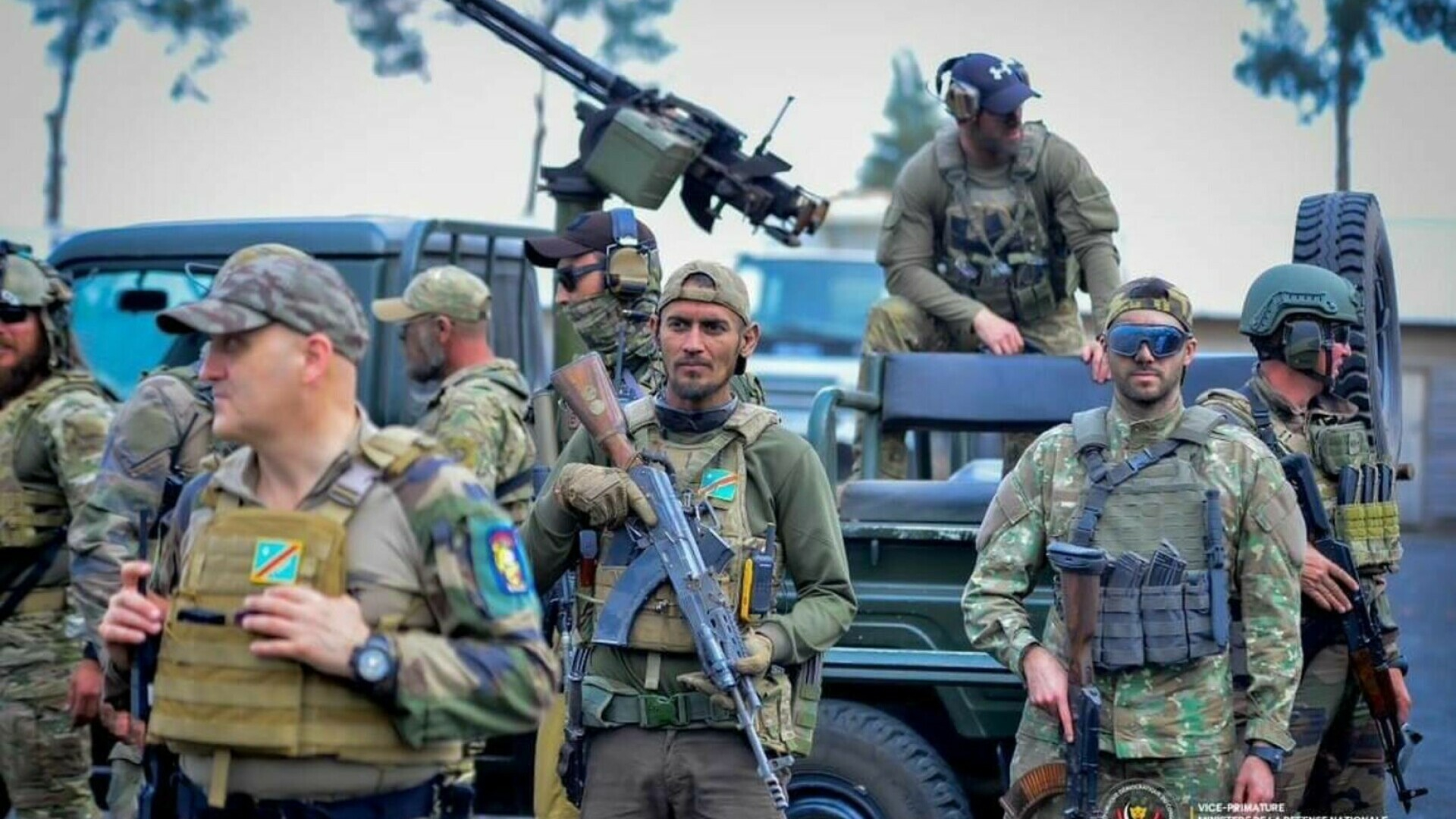Zeci de militari de elită români, mercenari în Africa în timpul concediilor