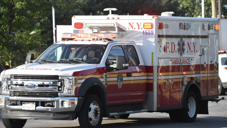 Copil mort după ce a fost uitat în mașină