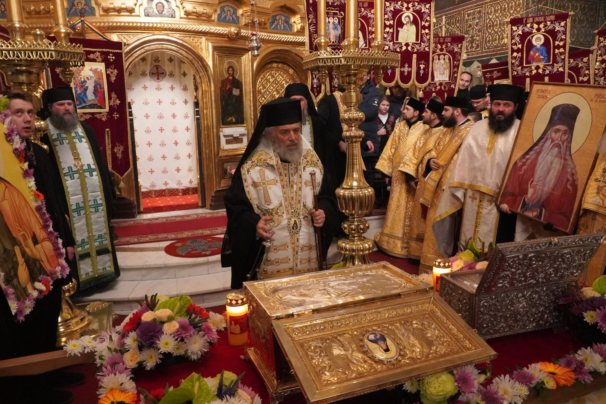 Procesiune de întâmpinare a moaștelor Sfântului Cuvios Paisie de la Neamț